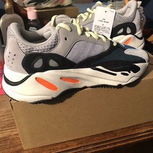 yeezy wave runner size 5.5